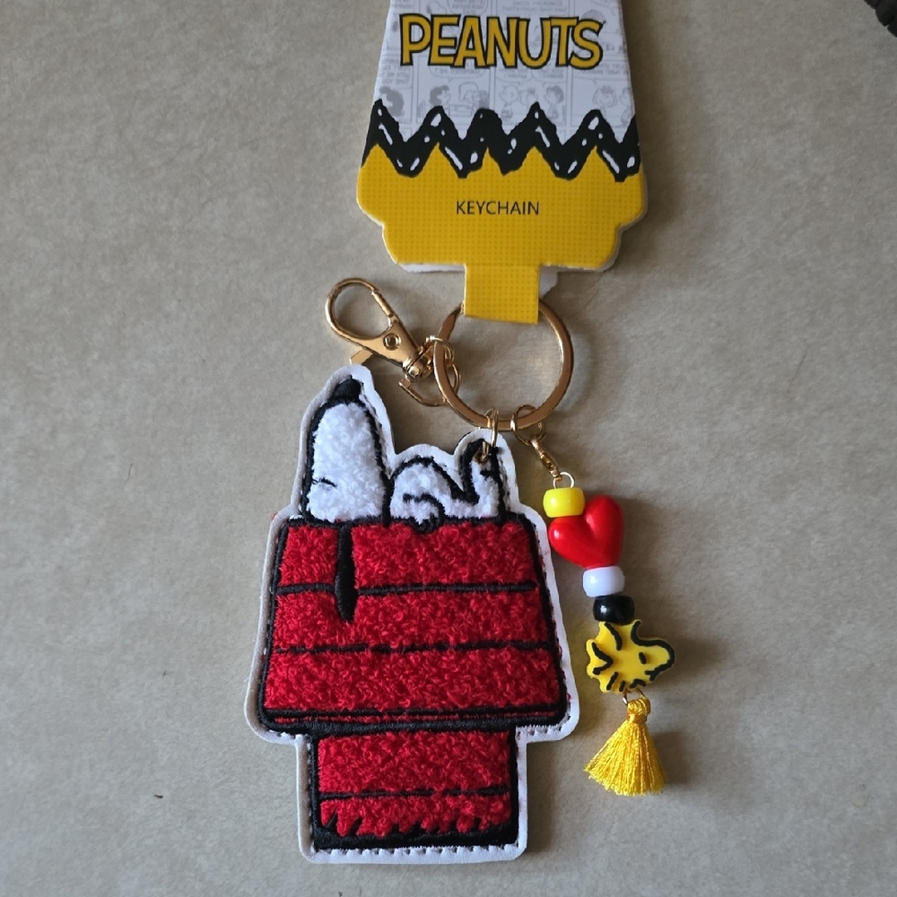 Peanuts Snoopy Red Doghouse Keychain with Beads Nwt
